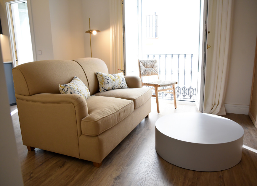 Fully equipped living room with balcony